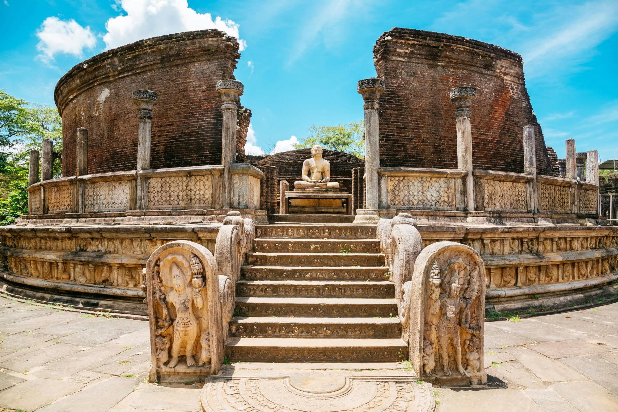 Excursión de un día a la antigua ciudad de Polonnaruwa desde la costa este