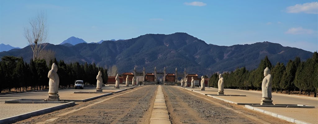 Private Tour durch die Chinesische Mauer von Huangyaguan und die östlichen Qing-Gräber