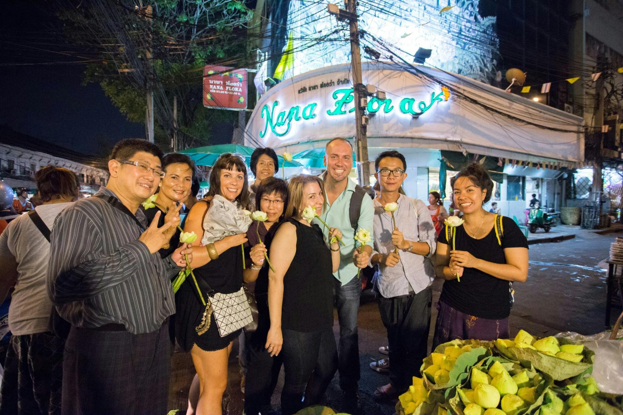 Wycieczka kulinarna z przewodnikiem po Bangkoku przez tuk-tuk