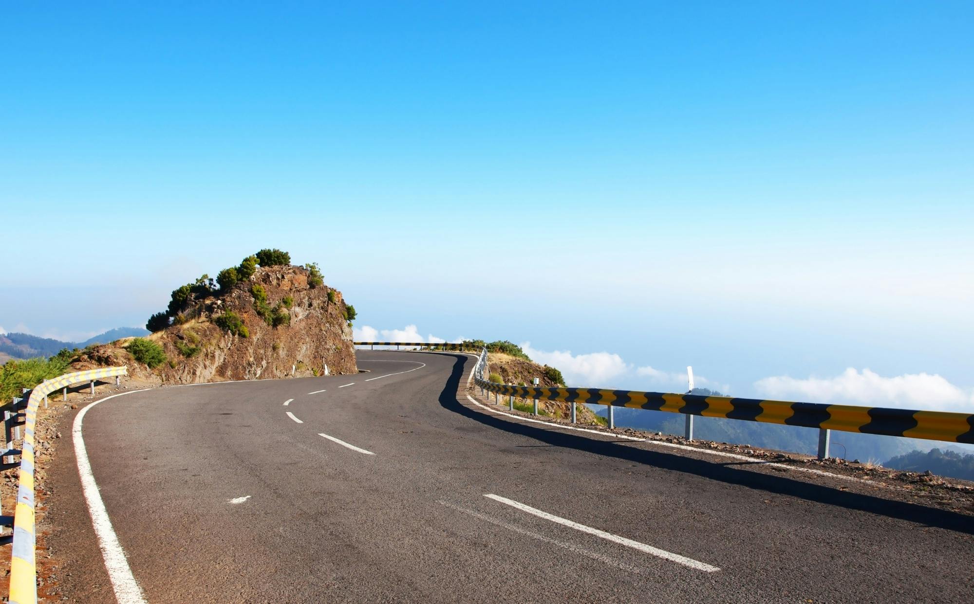 One-way private transfer from Madeira Airport to Funchal