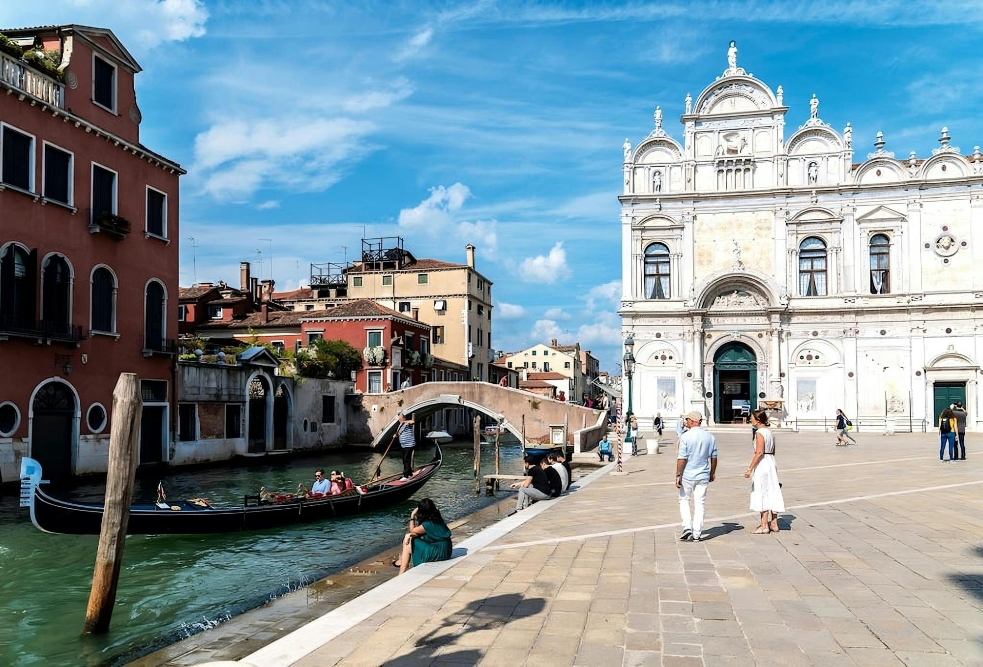 Privat gondoltur i Venedig uden for den slagne vej