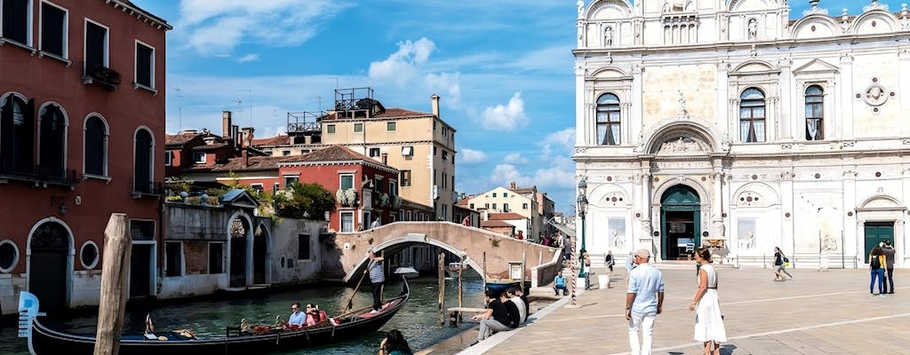 Private gondola tour in Venice off the beaten track