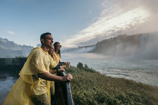 Niagara Falls Pass with 4 attractions and guided tour