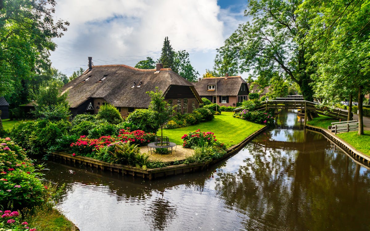 Dagtocht naar Giethoorn, authentieke Boottocht en wandeltocht