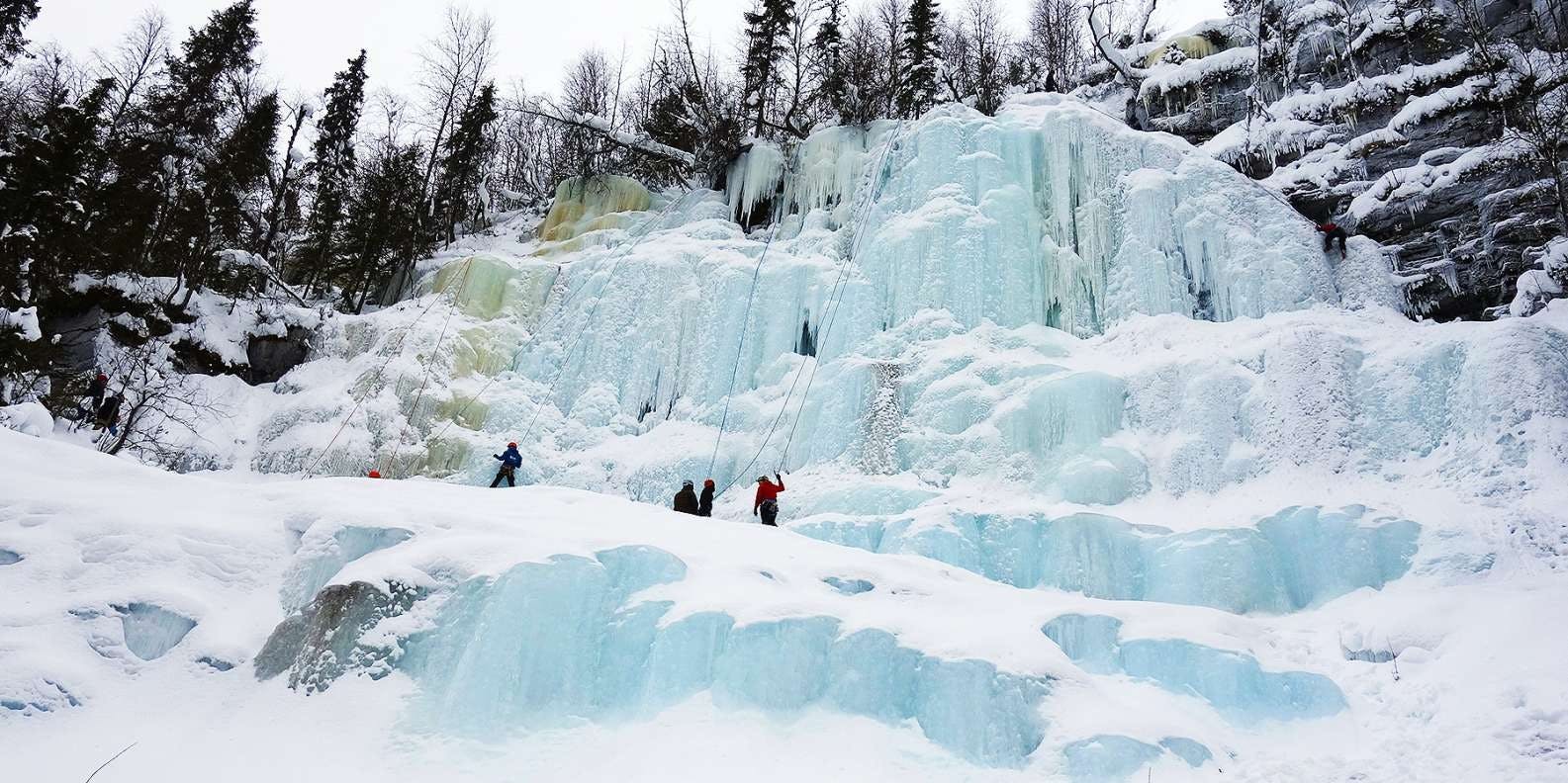 Visita guiada a las cascadas congeladas de Korouoma con caminata