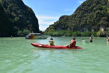 Tour privado en lancha rápida a la isla Hong con kayak desde Krabi