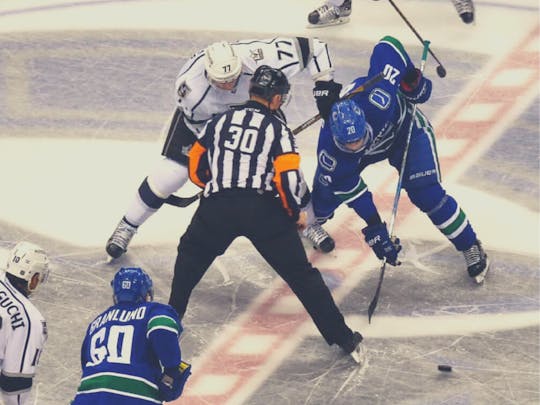 Vancouver Canucks ijshockeywedstrijd Ticket in Rogers Arena