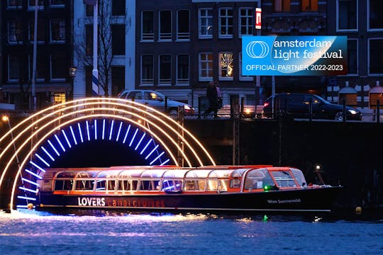 Rondvaart tijdens het Amsterdam Light Festival vanaf het Centraal Station