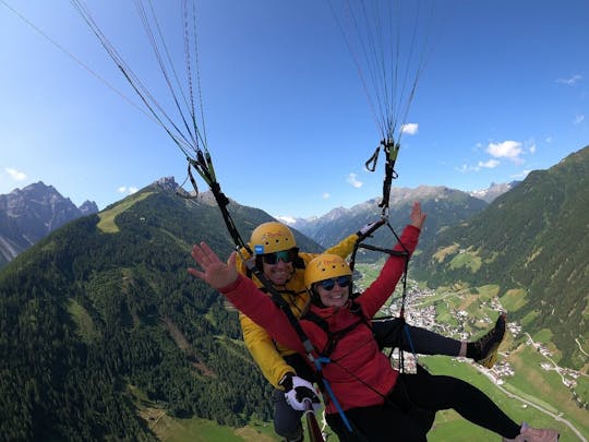 Stubai panorama paragliding flight
