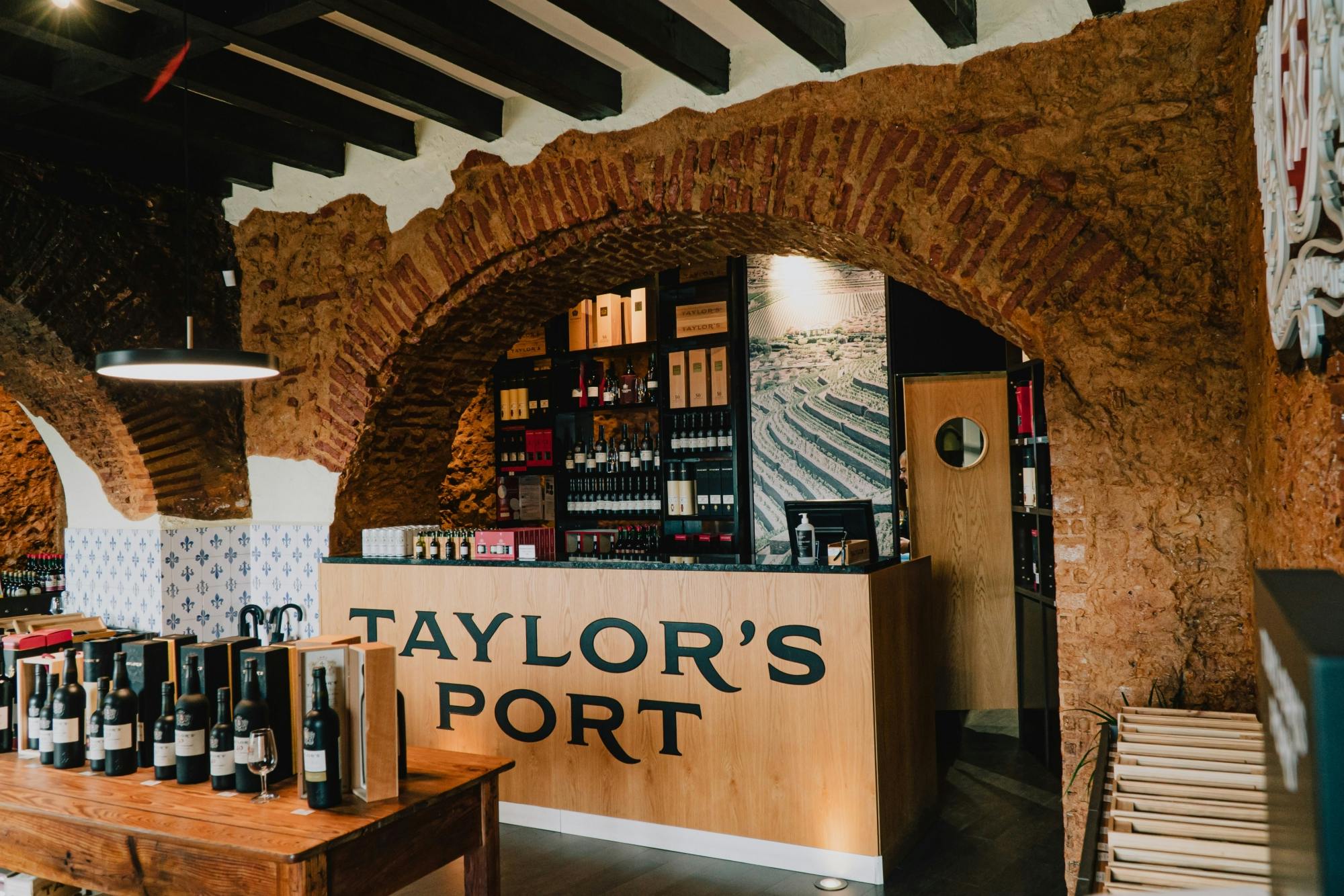 Loja de vinhos do Porto e sala de provas Taylor's em Lisboa