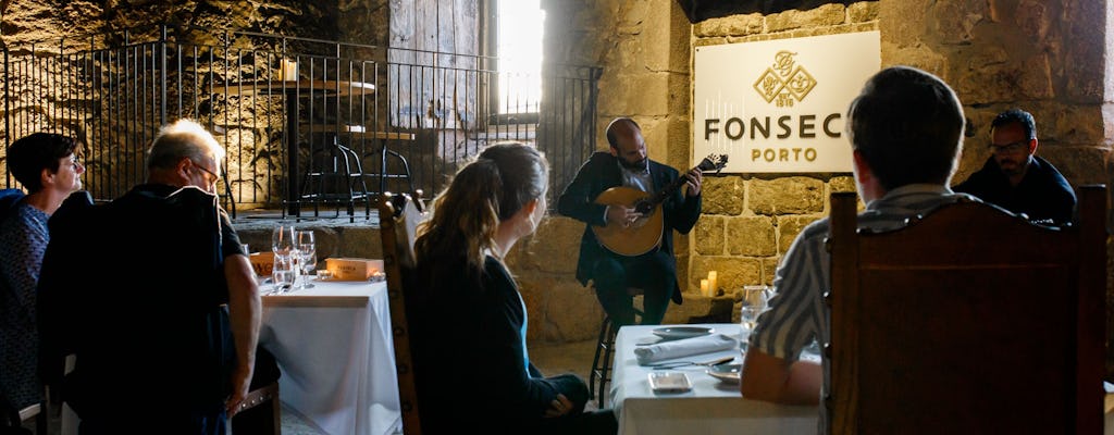 Pokaz Fado na żywo, wino porto i kolacja w Fonseca w Porto