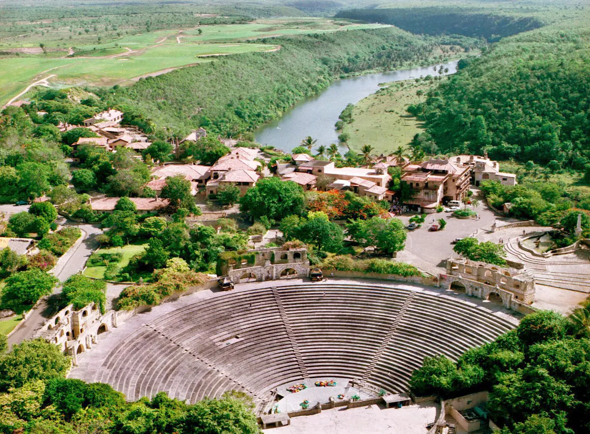 Altos de Chavon and Cuevas de las Maravillas private tour