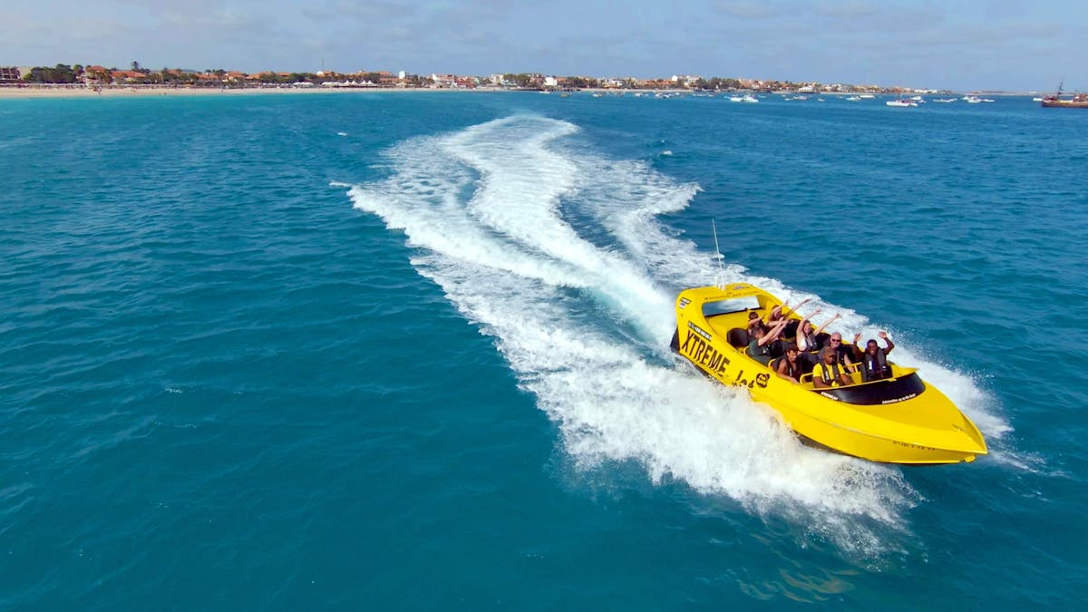 Xtreme jet-boat with transfer