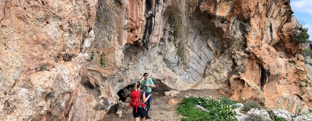 Wycieczka piesza do jaskini Limniotis