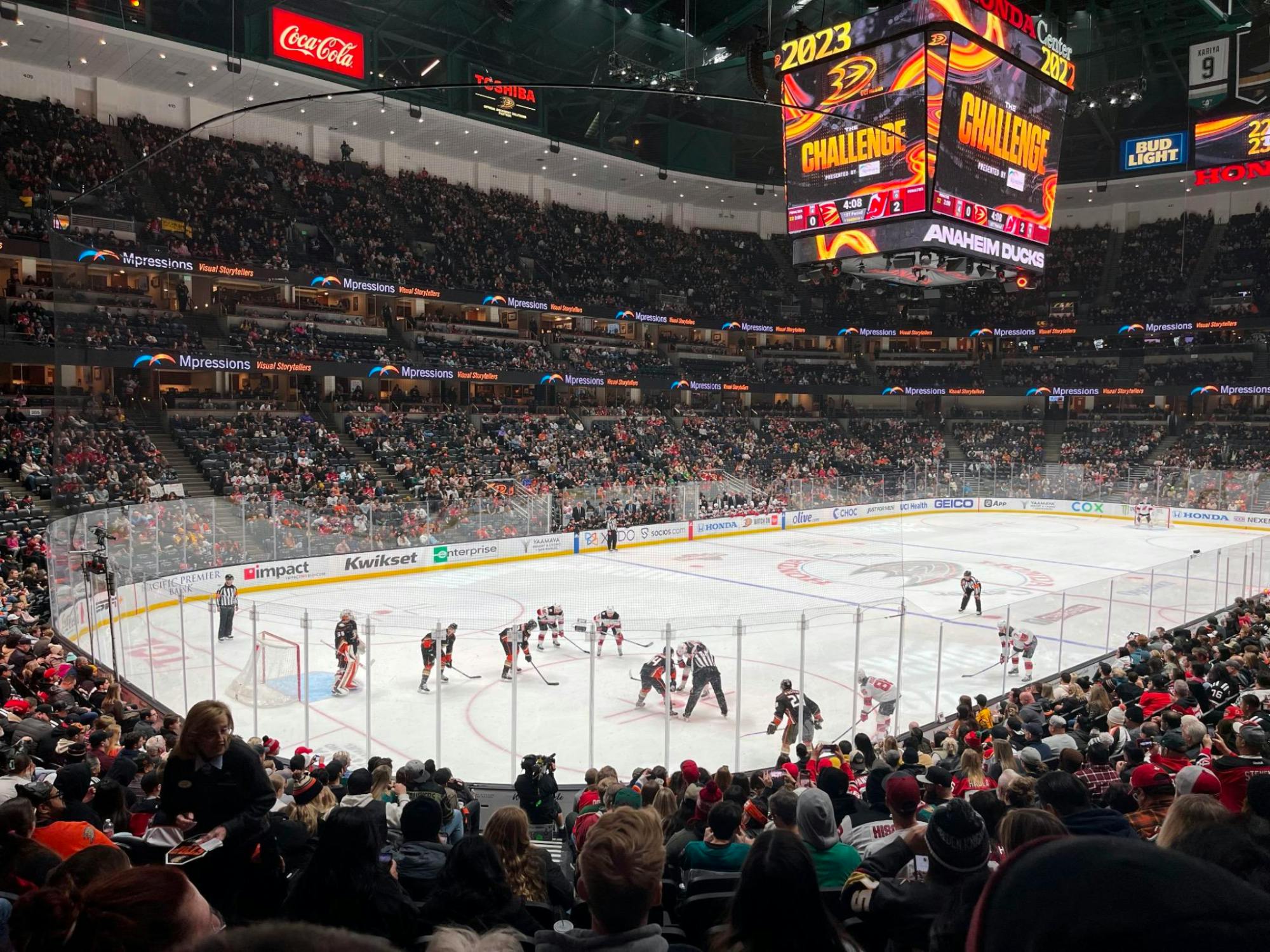 Eintrittskarte für das Eishockeyspiel der Anaheim Ducks im Honda Center