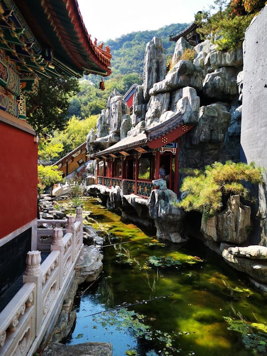 Discovery tour to White Waterfall Temple