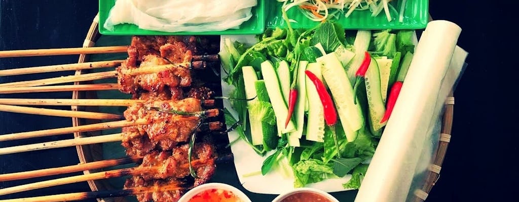 Experiência noturna de cultura gastronômica pela Vespa em Hoi An