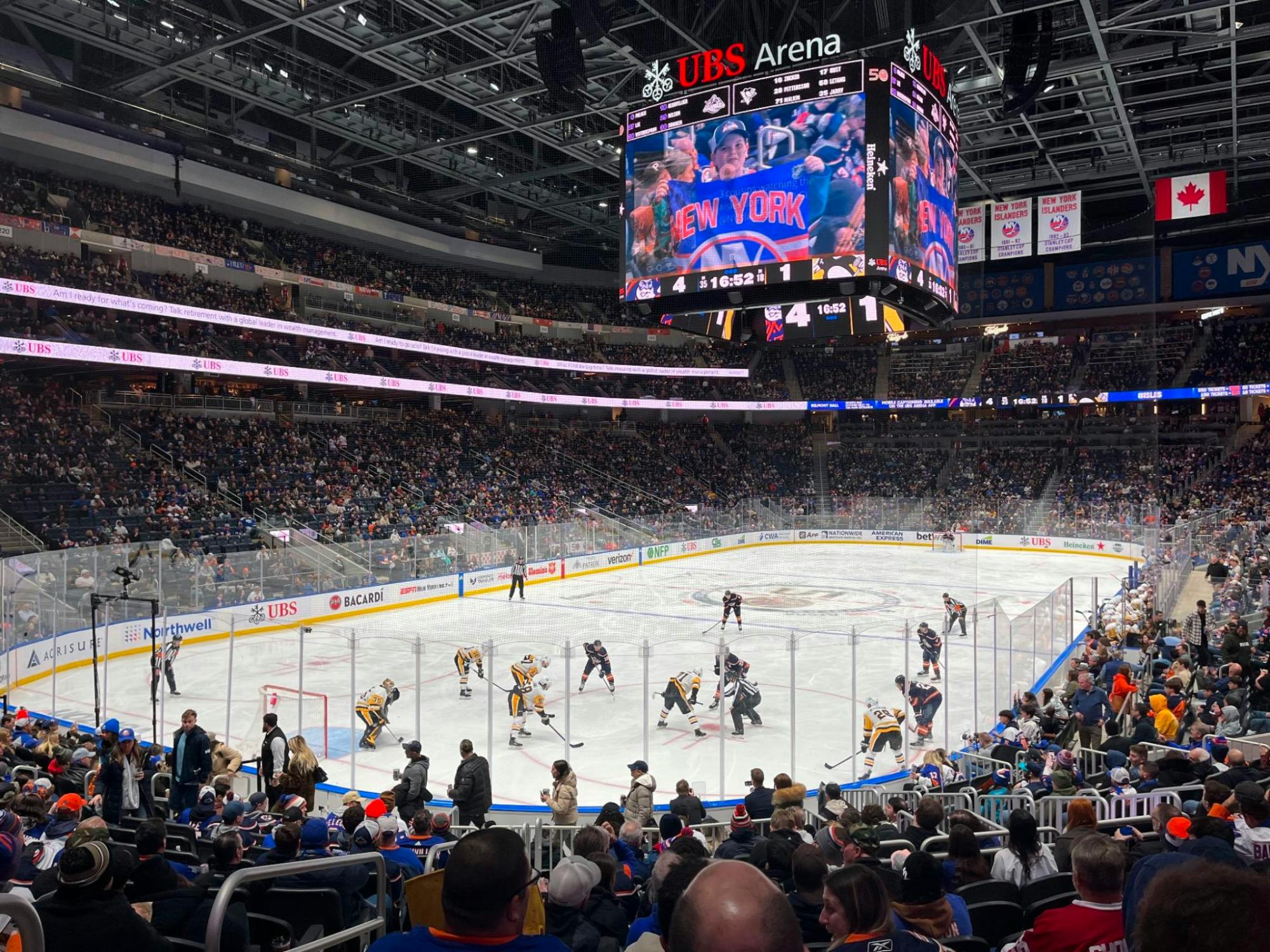 Eintrittskarte für das NHL-Spiel der New York Islanders in der UBS Arena