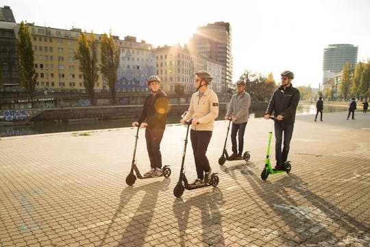 Krakowskie Stare Miasto podkreśla 2-godzinną wycieczkę e-skuterem