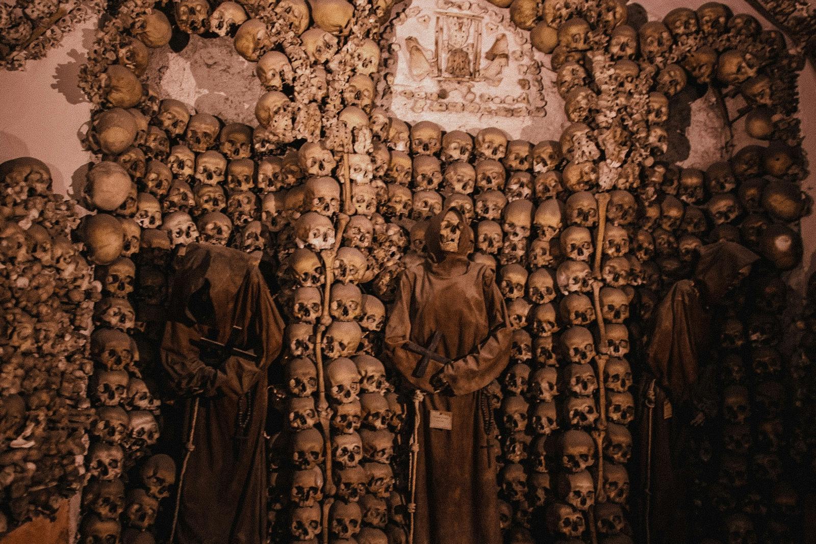 Da solo nelle catacombe di Roma: tour fuori orario con la cripta delle ossa