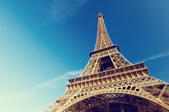 Visita guiada a la Torre Eiffel con acceso opcional a la cumbre.