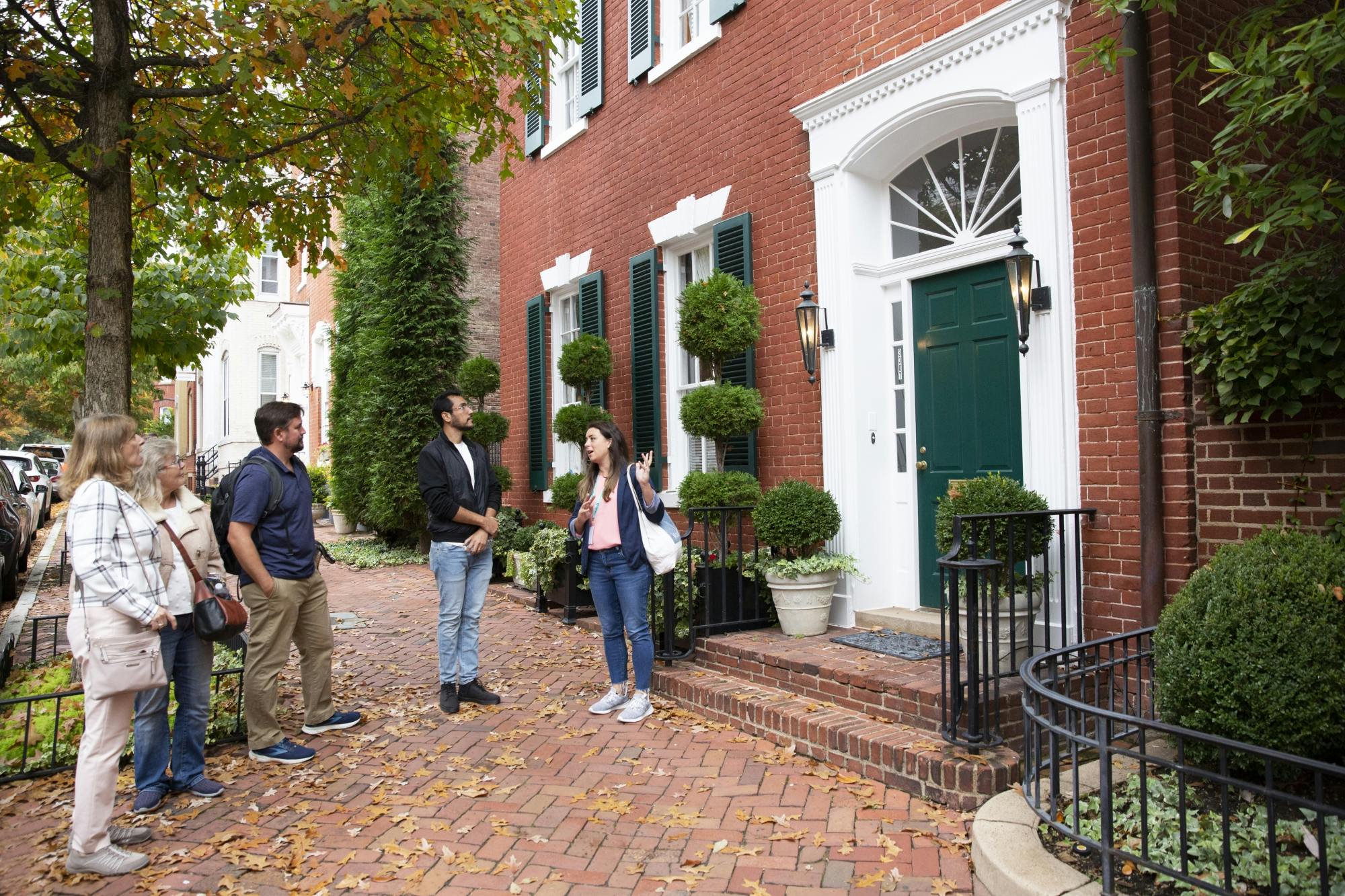Georgetown guided walking tour with Potomac River cruise