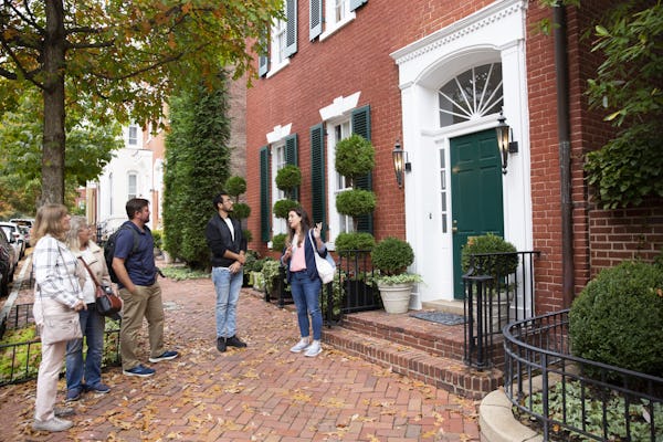 Georgetown guided walking tour with Potomac River cruise