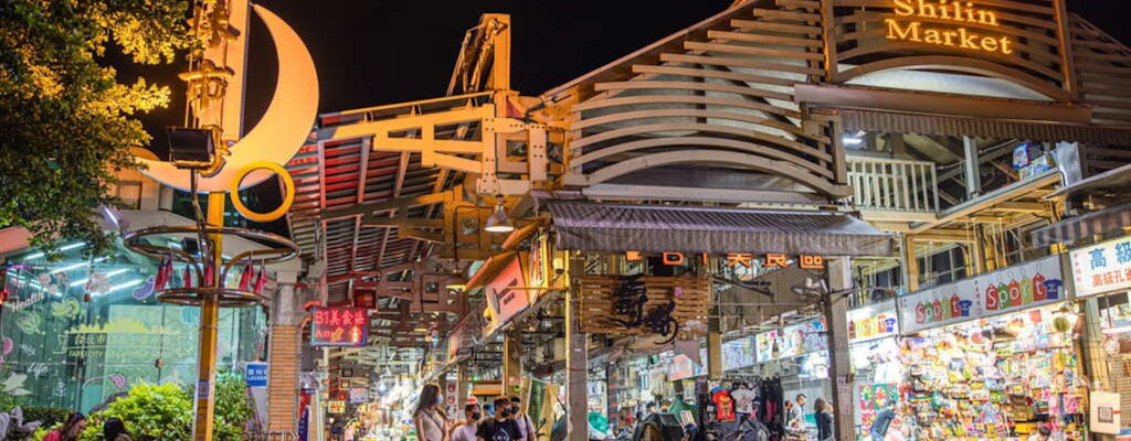 Tour guidato a piedi del mercato notturno di Shilin