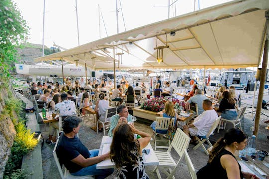 Griekse en Corfiaanse livemuziek in het oude fort van Corfu