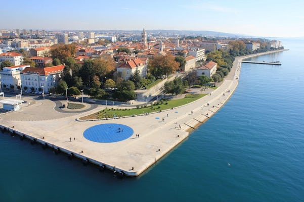 Recorrido privado a pie por la mañana por la historia del casco antiguo de Zadar