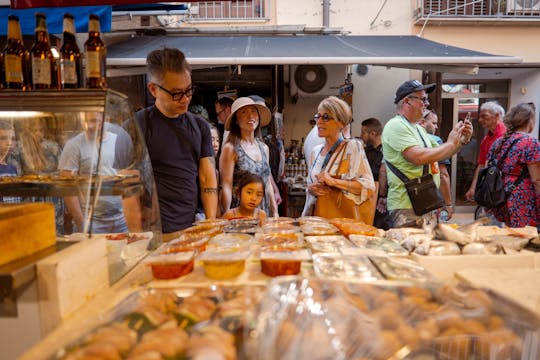 Kleine groepswandeling door kunst en eten door Palermo