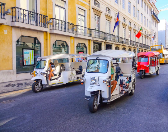 Tuk Tuk food tour in Lisbon