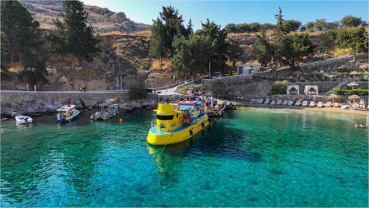 Paseo en barco en el submarino Hippo en Lindos y baño en la bahía de Navarone