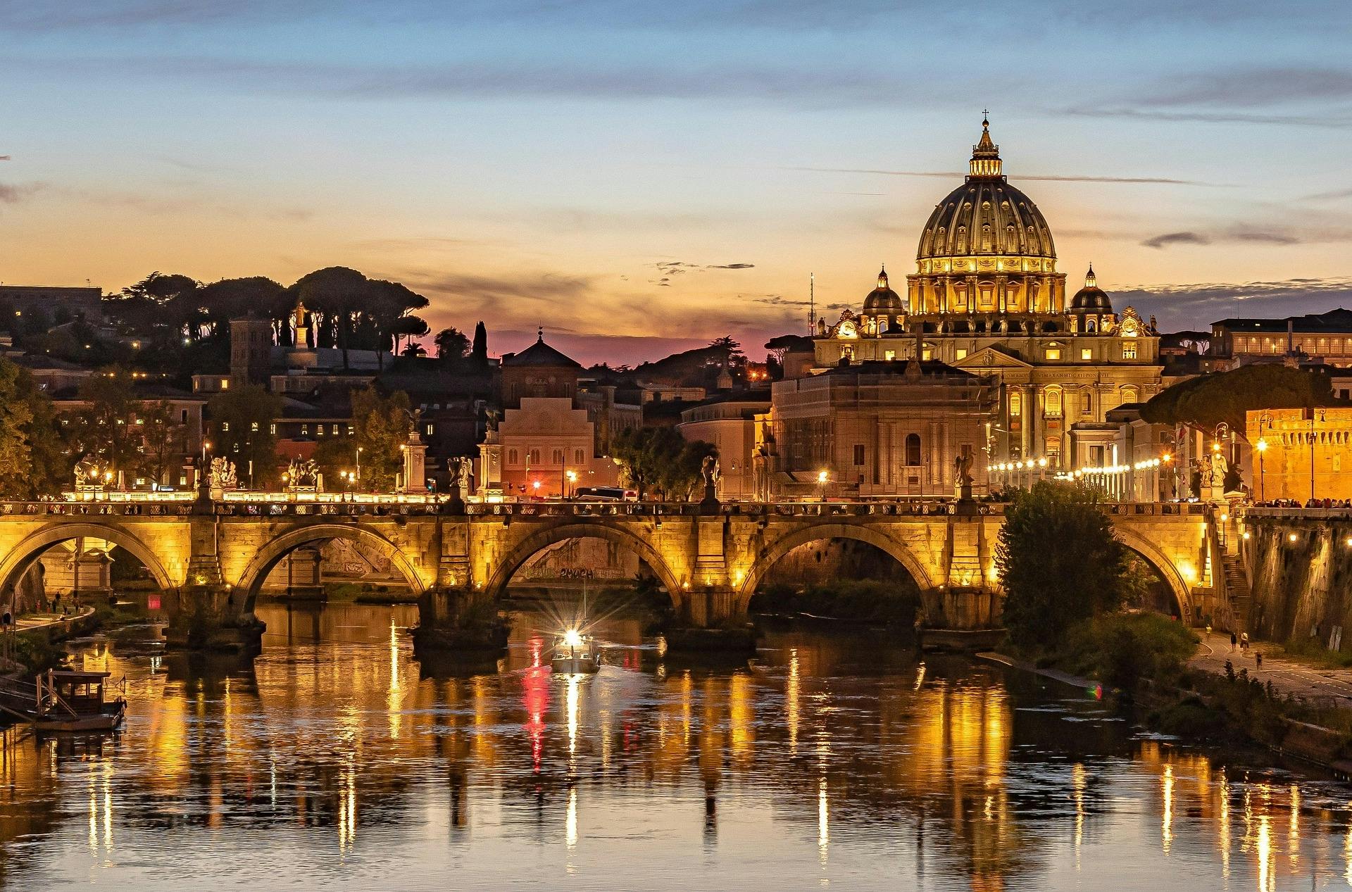 Rome by night tour with pizza and gelato. Musement