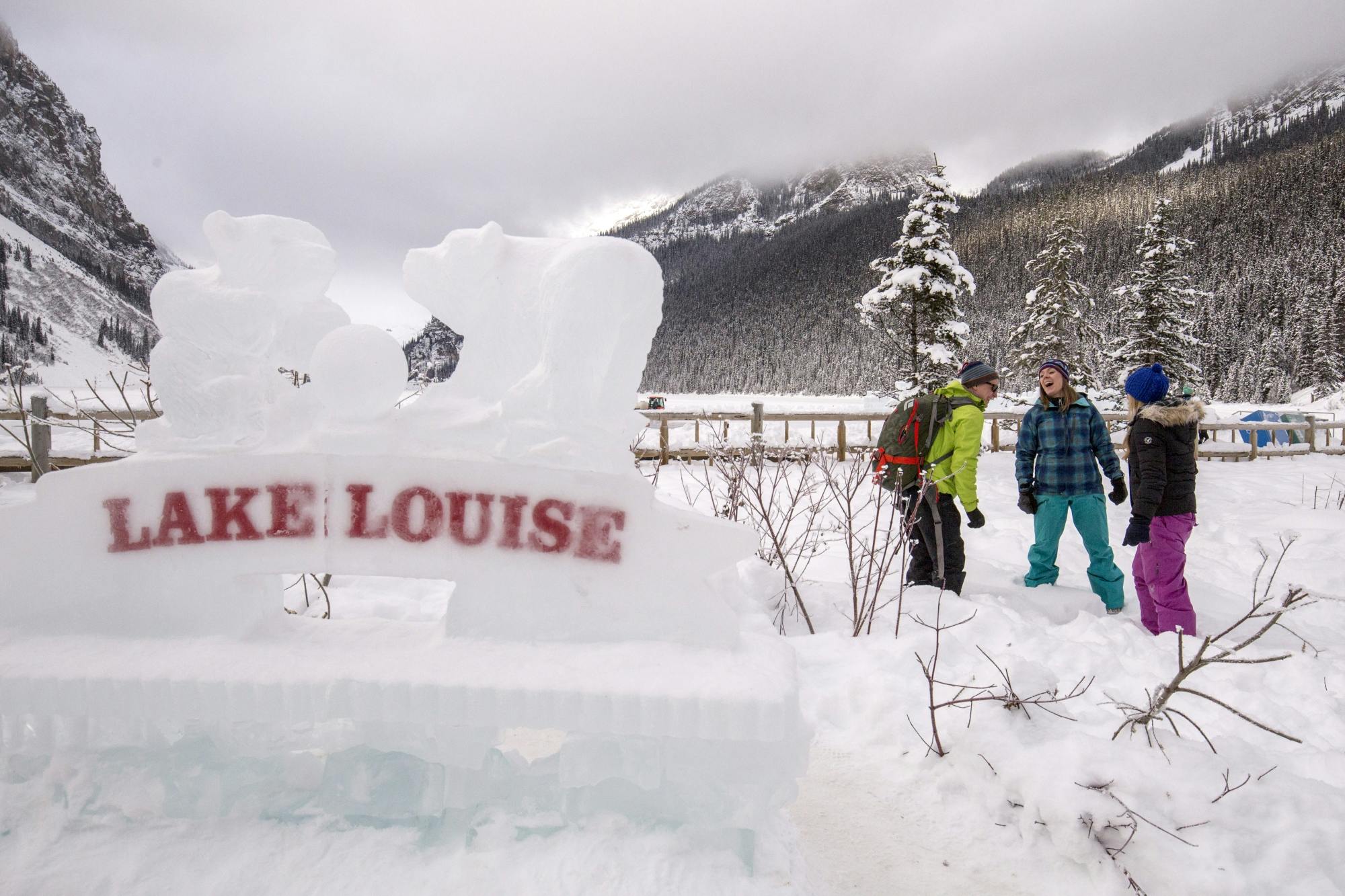 Lake Louise Winterland guided tour from Banff Musement