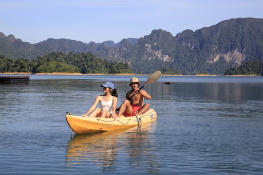 Tour di un'intera giornata al lago Cheow Lan da Khao Lak con kayak e pranzo
