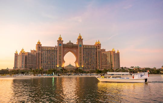 Excursion en bateau Abra moderne de 120 minutes sur la marina de Dubaï et l'Atlantis The Palm