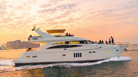2-hour luxury yacht cruise in Dubai's  Burj coastline with dining