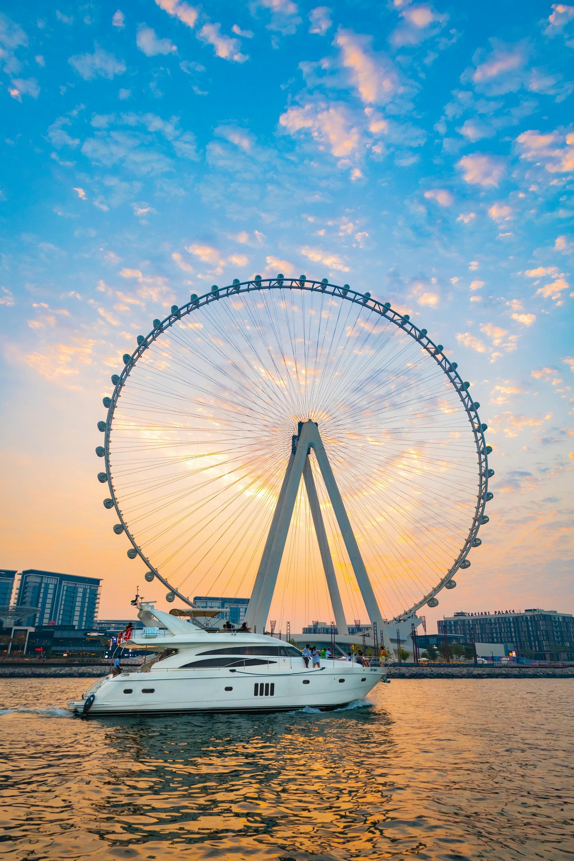 1-hour luxury yacht cruise in Dubai Marina