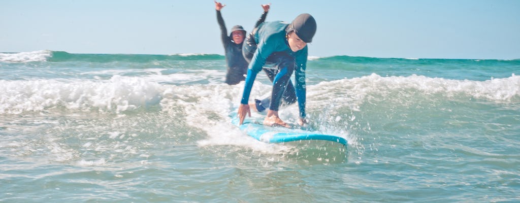 Lezione di surf per bambini e famiglie a Fuerteventura