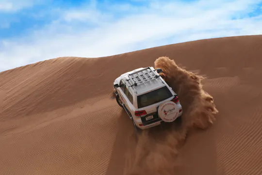 Safari dans le désert de Dubaï avec activités dans le camp et dîner barbecue