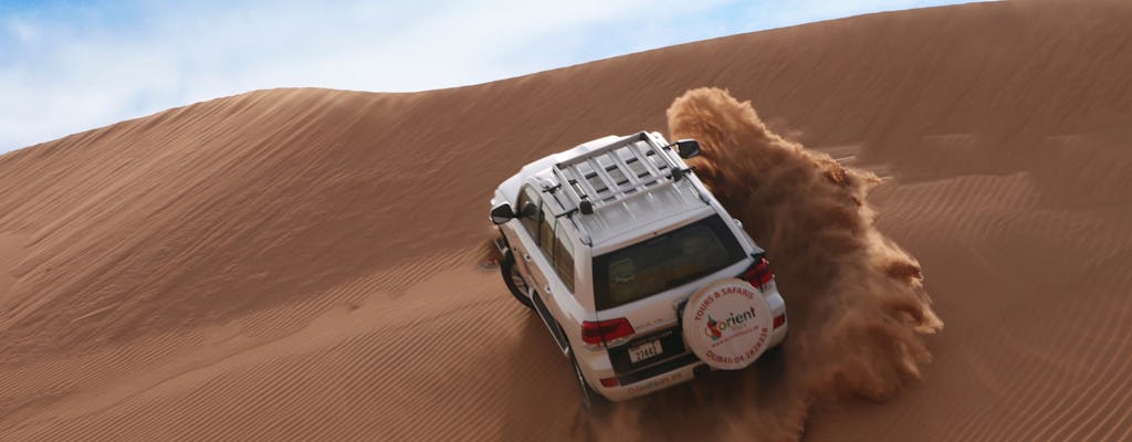 Safari no deserto de Dubai com atividades de acampamento e jantar com churrasco