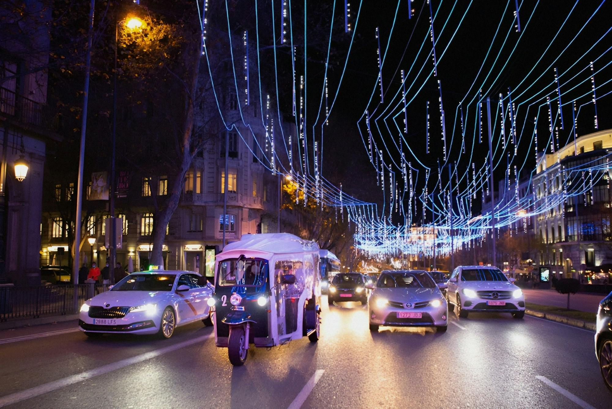 Weihnachtsbeleuchtungstour durch Madrid im privaten Eco Tuk Tuk