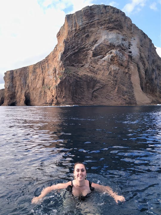 Passeio de barco guiado pelos ilhéus de cabras a partir da Terceira