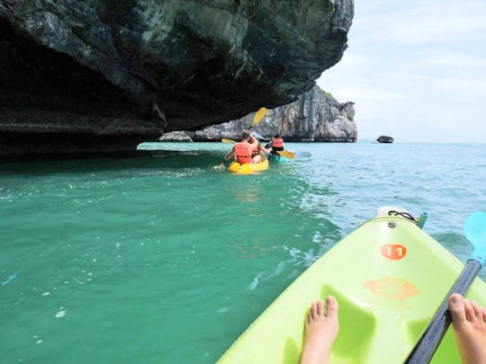 Aventure guidée en kayak avec déjeuner dans le parc marin d'Angthong