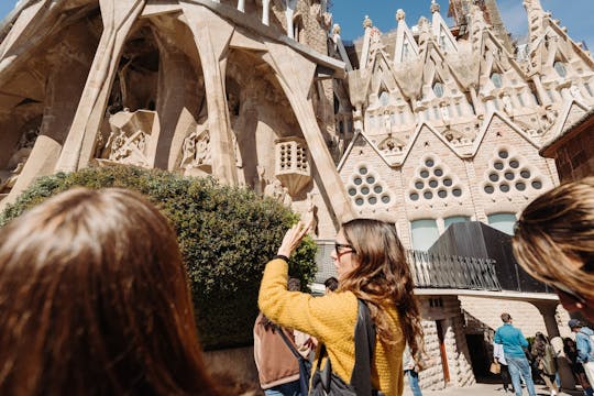 Wstęp bez kolejki do świątyni Sagrada Família i zwiedzanie z przewodnikiem w małej grupie