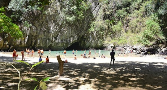 Tour di snorkeling in grande barca verso 4 isole e la Grotta dello Smeraldo da Koh Lanta