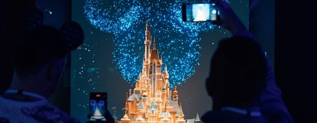 Disney 100: Die Ausstellung mit 1-tägiger Hop-on-Hop-off-Bustour