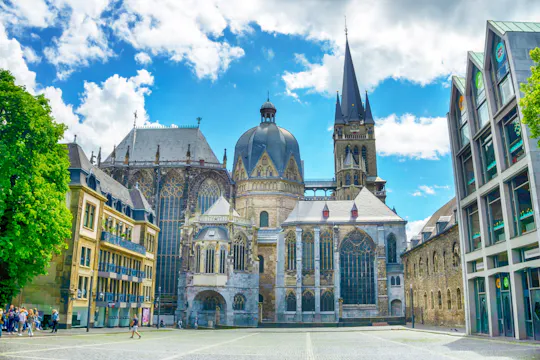 Caça ao tesouro na cidade velha de Aachen com audiolivro interativo