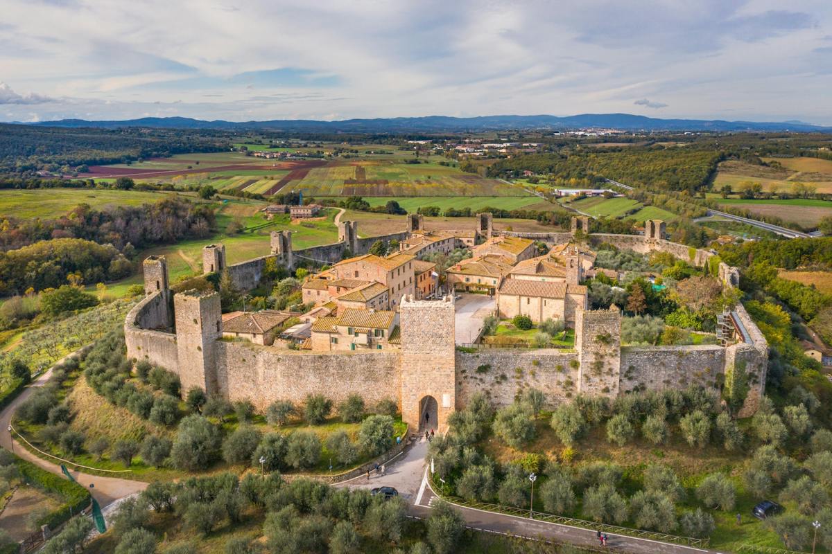 Gita di un giorno a Monteriggioni e nella Val d'Orcia alla scoperta del Medioevo, con degustazioni facoltative